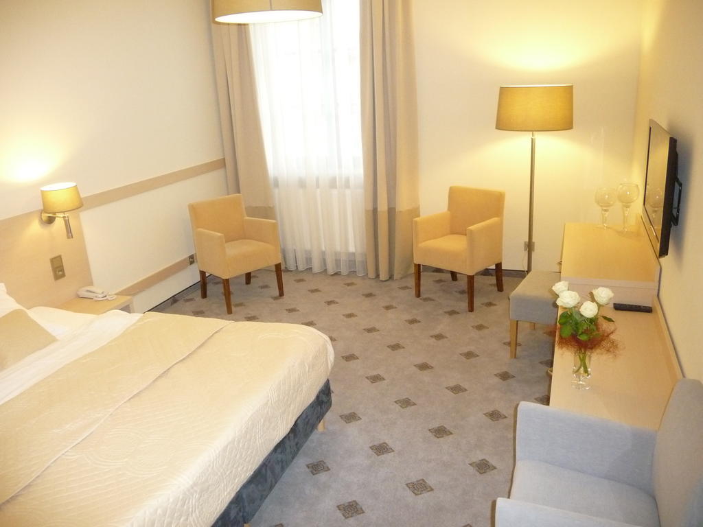 Hotel Notabene Świdnik Exterior photo